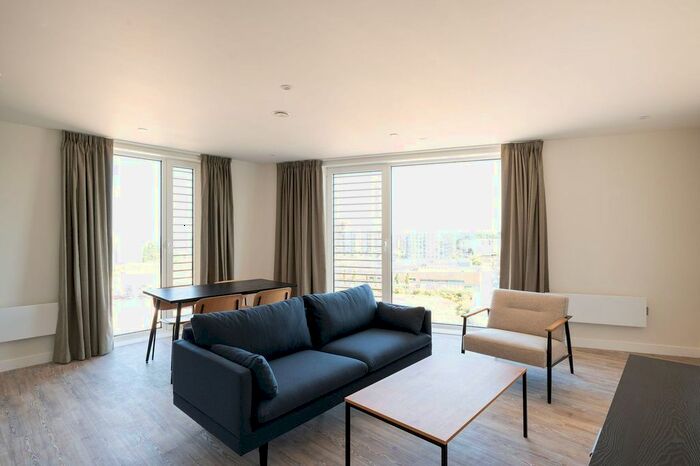 2 Bedroom Flat To Rent In Gillingham Gate Road, Chatham, ME4