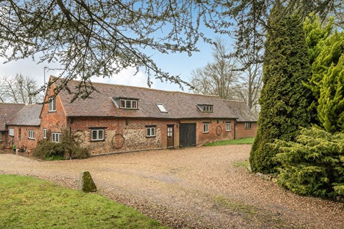 2 Bedroom Cottage To Rent In Windmill Lane, Widmer End, High Wycombe, HP15