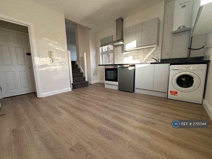 Studio To Rent In High Street, London, N8