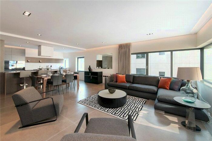 3 Bedroom Flat To Rent In Babmaes Street, St. James's, SW1Y