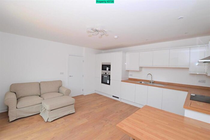 1 Bedroom Apartment To Rent In Apartment, - Otley Road, Leeds, LS16