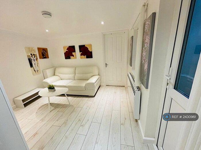 1 Bedroom Flat To Rent In Cavendish Place, Eastbourne, BN21