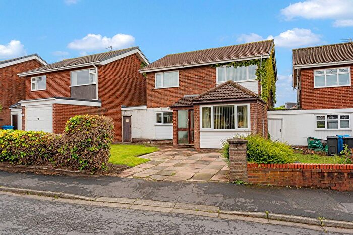 4 Bedroom Link Detached House For Sale In Cronton Park Avenue, Widnes, WA8