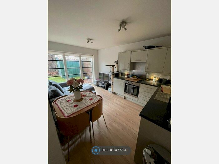 1 Bedroom Flat To Rent In Mayfield House, London, SW17