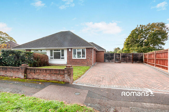 2 Bedroom Bungalow To Rent In Lawford Crescent, Yateley, Hampshire, GU46