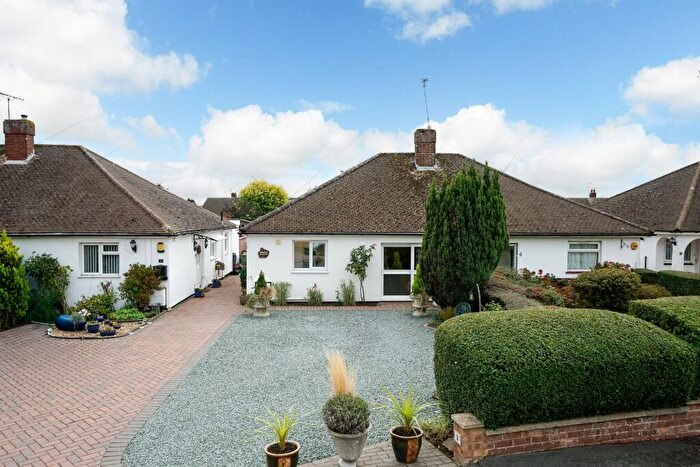 3 Bedroom Semi-Detached Bungalow For Sale In The Dell, Caddington, LU1