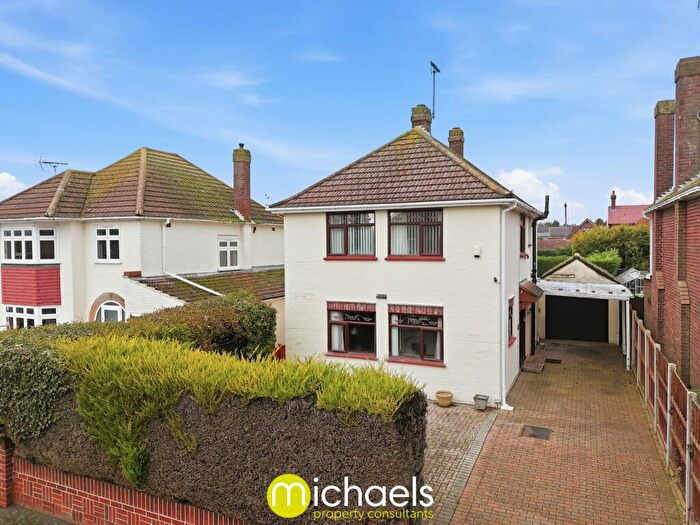 3 Bedroom Detached House For Sale In Chestnut Avenue, Colchester, CO2