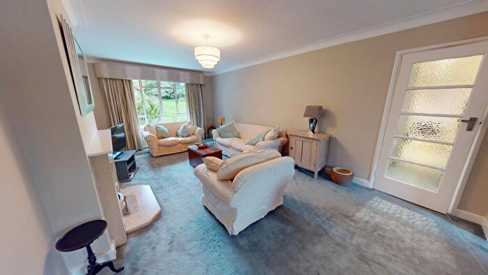 2 Bedroom Flat To Rent In Furze Hill, Hove, BN3