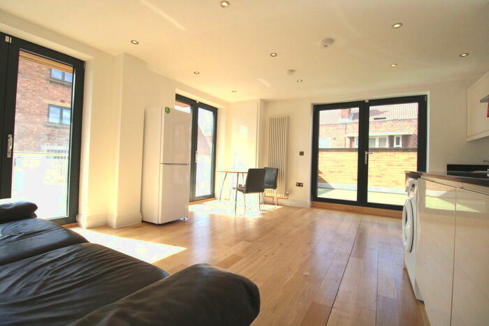 2 Bedroom Apartment To Rent In Hoxton Street, London, N1