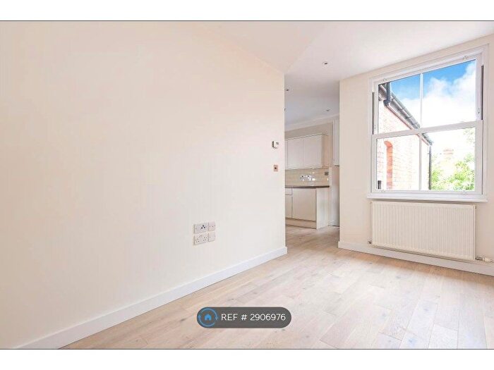 1 Bedroom Flat To Rent In London Road, Reading, RG1