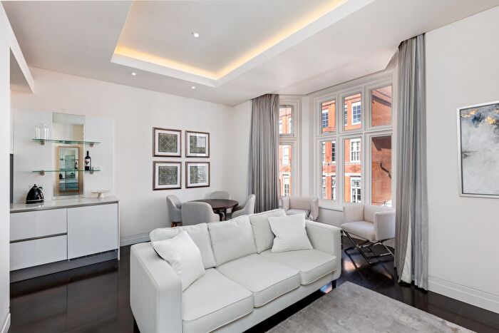 2 Bedroom Flat To Rent In Green Street, Mayfair, London, United Kingdom, W1K