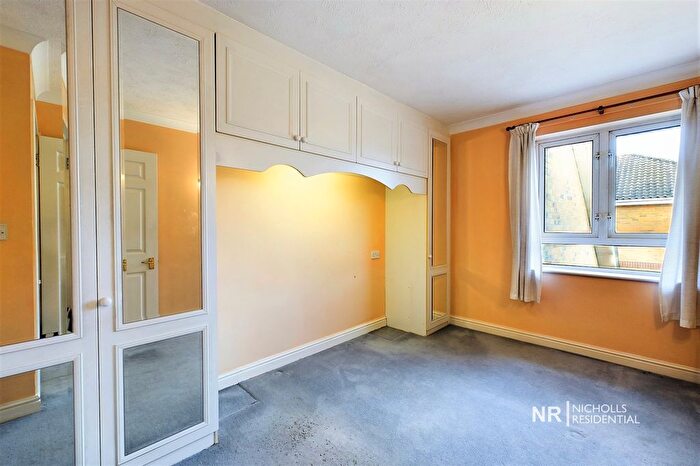 1 Bedroom Flat For Sale In Clayton Road, Chessington, Surrey., KT9