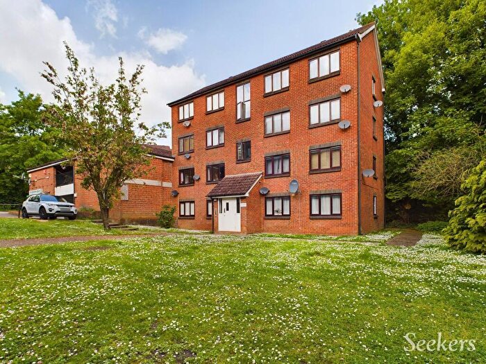 2 Bedroom Apartment For Sale In Lesley Place, Maidstone, ME16