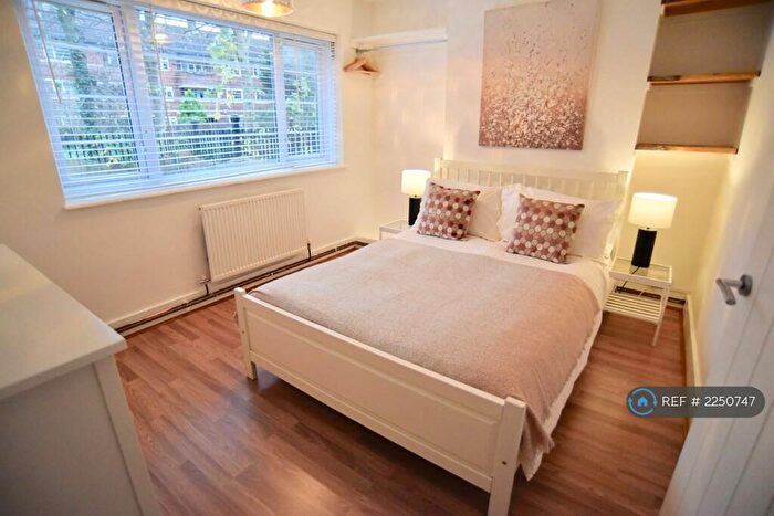 2 Bedroom Flat To Rent In Hulme, Manchester, M15