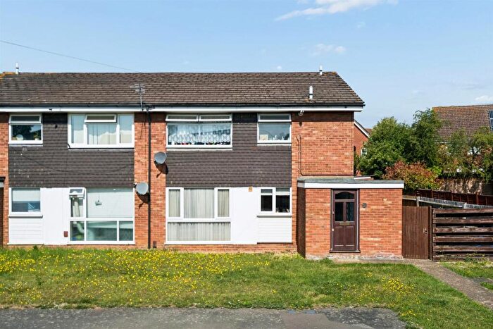 2 Bedroom Maisonette For Sale In Thatchers Drive, Maidenhead, SL6