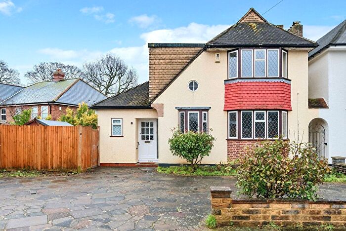 4 Bedroom Link Detached House To Rent In Appleton Gardens, New Malden, KT3