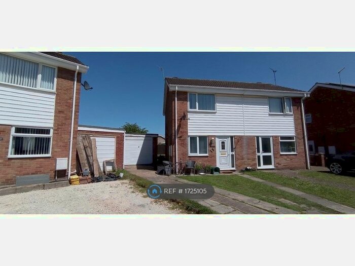 2 Bedroom Semi-Detached House To Rent In Dunscroft Grove, Rossington, Doncaster, DN11