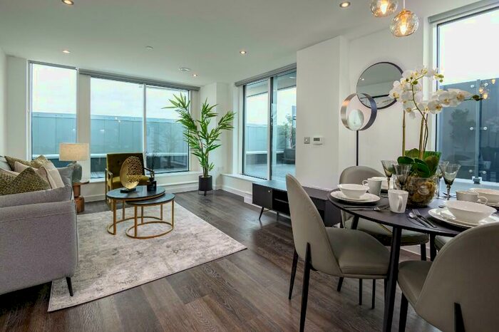 2 Bedroom Apartment To Rent In Centenary Plaza, Southampton, Hampshire, SO19