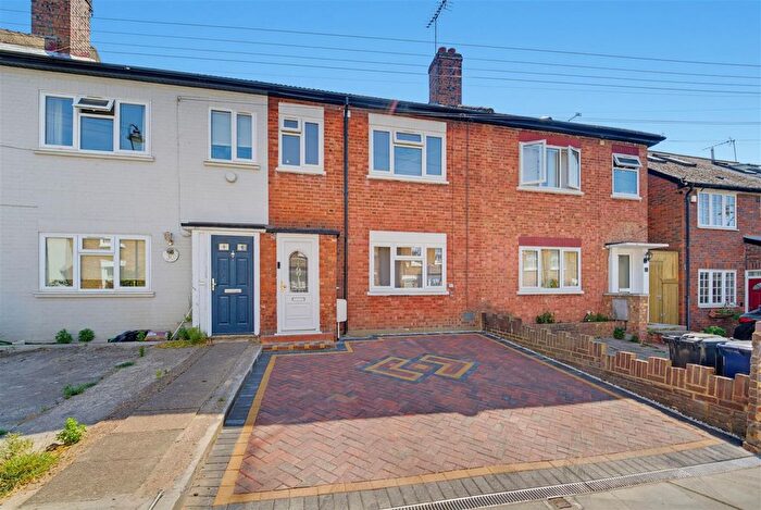 3 Bedroom Terraced House For Sale In Bishops Road, Hanwell, W7