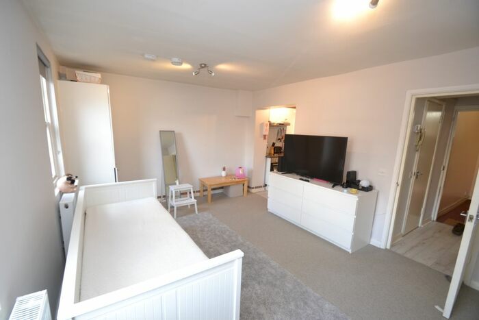 Studio To Rent In Ladbroke Grove, London, W10