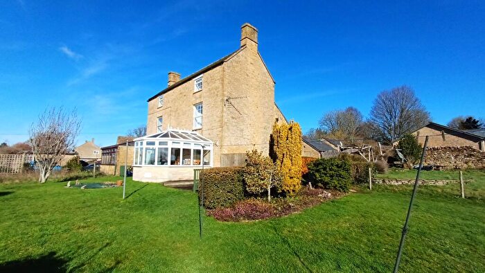 3 Bedroom Character Property For Sale In The Square, Church Enstone, OX7