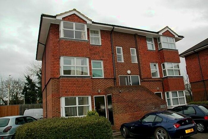 2 Bedroom Flat To Rent In Josephs Road, Guildford, GU1