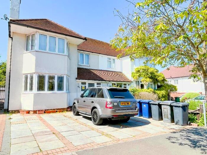 2 Bedroom Flat To Rent In Lyndale Avenue, Childs Hill, London, NW2