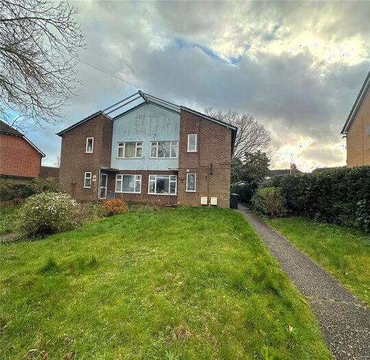 2 Bedroom Maisonette To Rent In Lower Guildford Road, Knaphill, Woking, Surrey, GU21