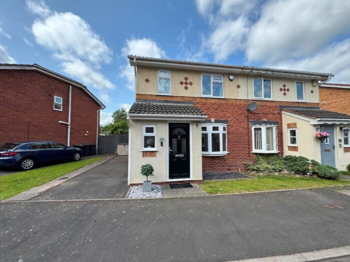 3 Bedroom Semi-Detached House To Rent In Laggan Close, Nuneaton, Warwickshire, CV10