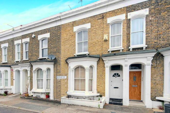 5 Bedroom House To Rent In Ropery Street, Bow, E3