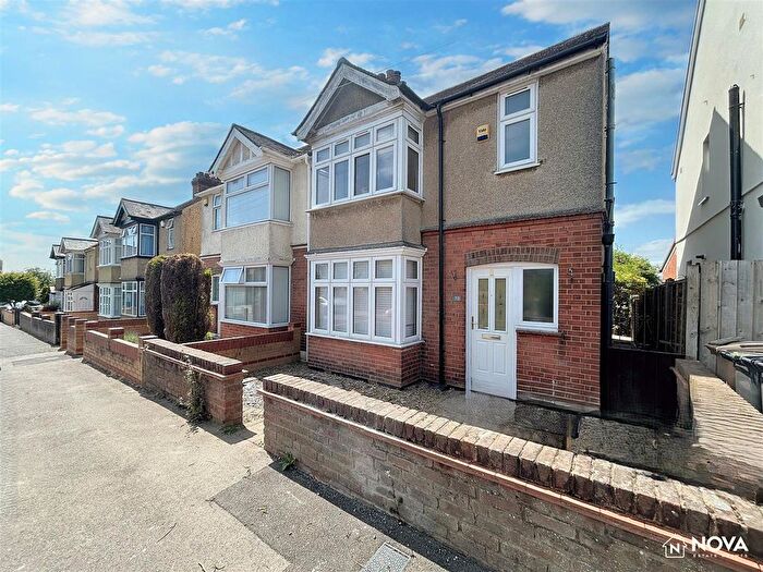 3 Bedroom Semi-Detached House To Rent In Rutland Crescent, Luton, LU2