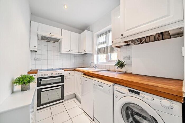 2 Bedroom Flat To Rent In Blackheath Grove Blackheath, SE3