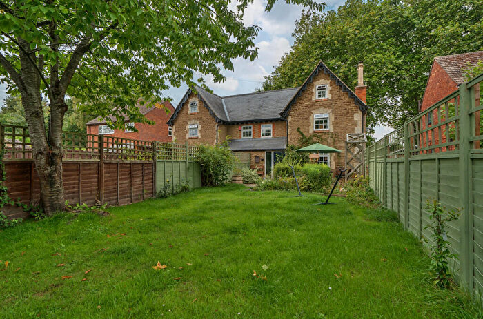 3 Bedroom Semi-Detached House For Sale In Faringdon Road, Kingston Bagpuize, Abingdon, OX13