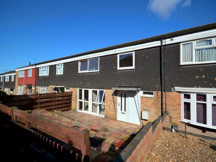 Terraced House To Rent In Wisden Road, Stevenage, Hertfordshire, SG1