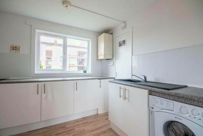 3 Bedroom Flat To Rent In Calder Grove, Edinburgh, EH11