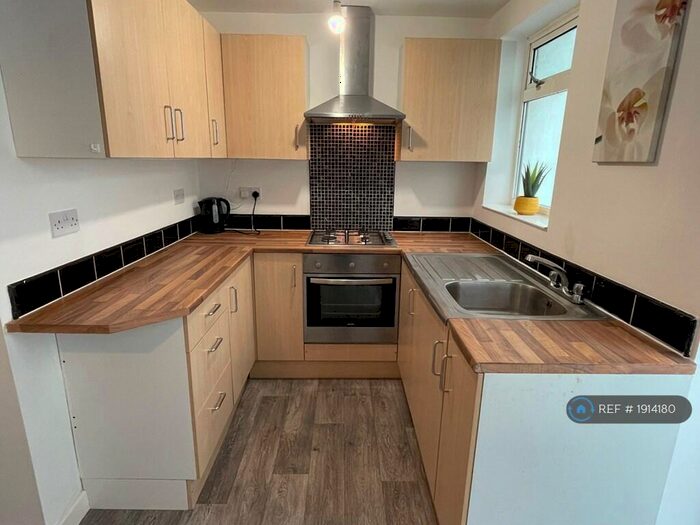 4 Bedroom Terraced House To Rent In Kelso Gardens, Leeds, LS2