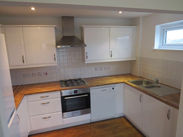 2 Bedroom Flat To Rent In Odette Court Station Road, Borehamwood, WD6