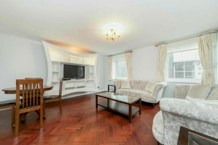 2 Bedroom Flat To Rent In Lambs Conduit Street, Bloomsbury, WC1N