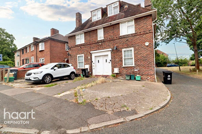 1 Bedroom Apartment For Sale In Framlingham Crescent, London, SE9