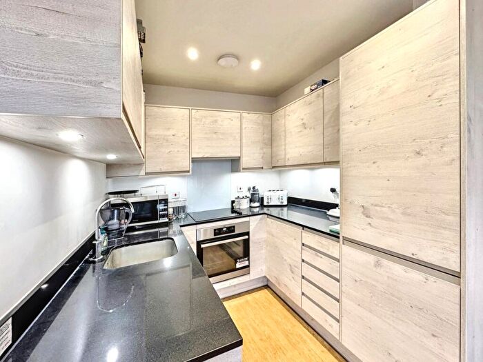 1 Bedroom Flat For Sale In Crest View Drive, Petts Wood, Orpington, BR5