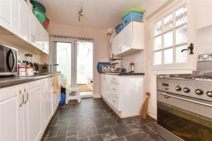 3 Bedroom Semi-Detached House For Sale In Arnhem Drive, New Addington, Croydon, Surrey, CR0