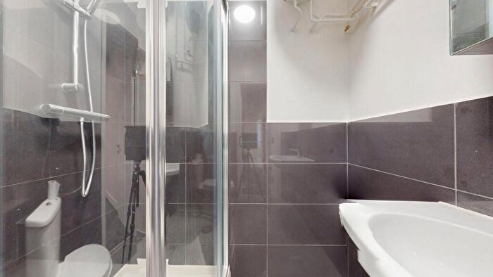 1 Bedroom Flat To Rent In Coronation Road, London, NW10