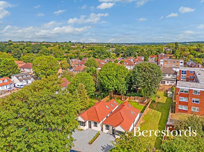 3 Bedroom Bungalow For Sale In Bridge Avenue, Upminster, RM14