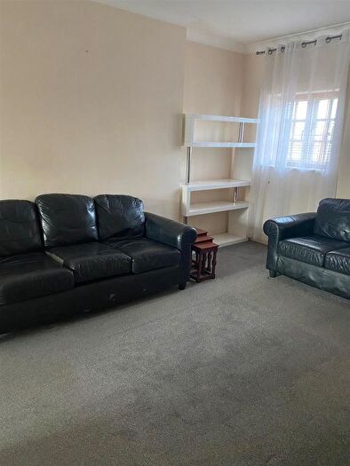 2 Bedroom Flat To Rent In Riverside Gardens, Hammersmith, W6