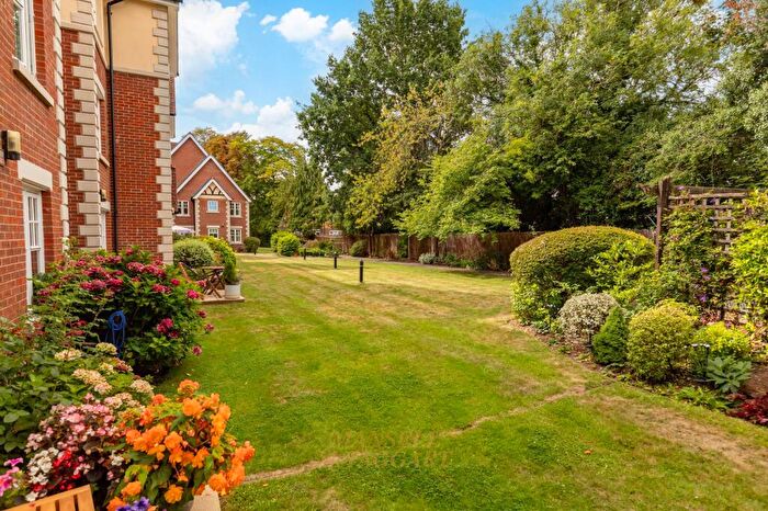 1 Bedroom Flat For Sale In Massetts Road, Wavertree Court, RH6