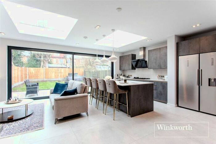 4 Bedroom Semi-Detached House To Rent In Hervey Close, Finchley, London, N3