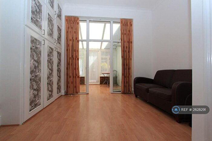 Studio To Rent In Howitt Road, London, NW3