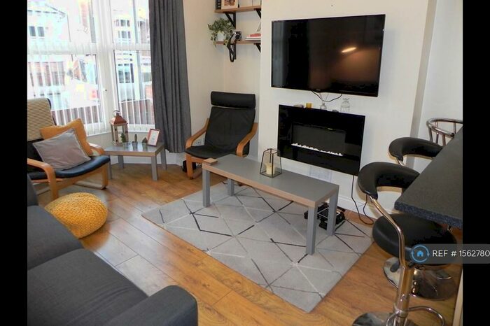 2 Bedroom Flat To Rent In Ground Floor, Hull, HU5