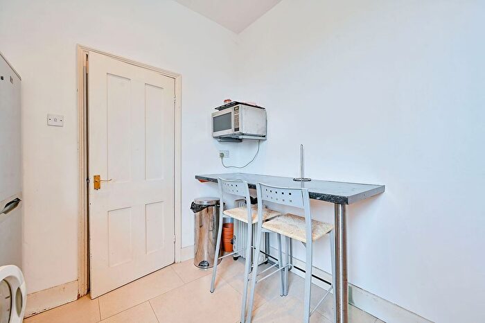 2 Bedroom Flat To Rent In Lower Boston Road, Boston Manor, London, W7