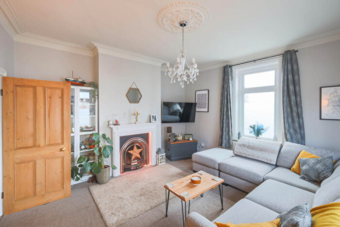 2 Bedroom Flat For Sale In Audley Road, Gosforth, Newcastle Upon Tyne, NE3